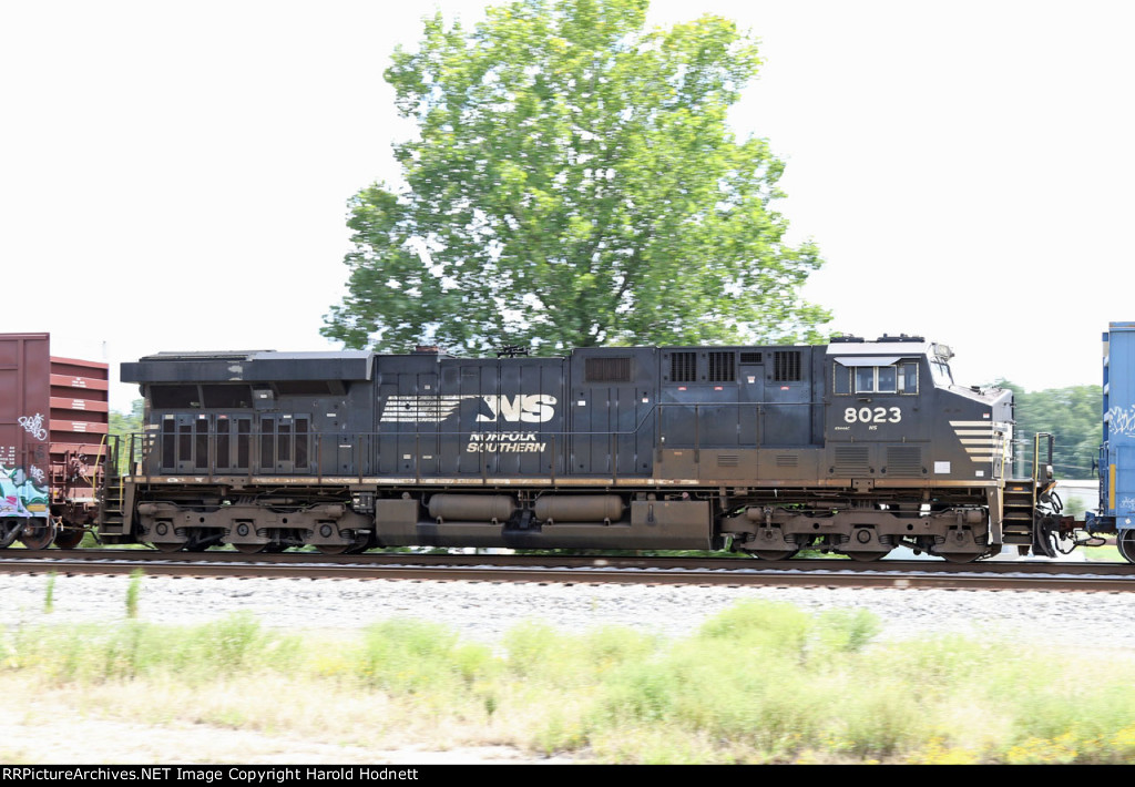 NS 8023